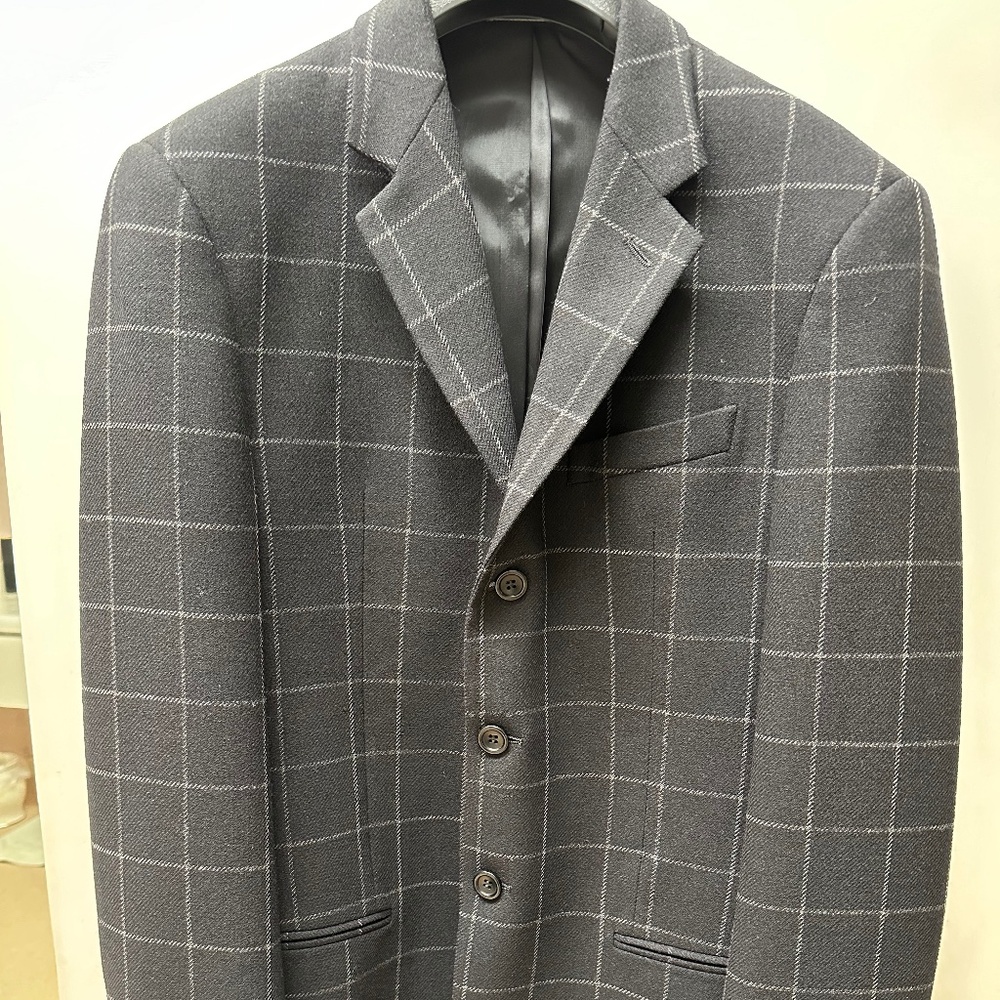 Men’s Armani Collezioni Sport Coat size 38  Gray Plaid d